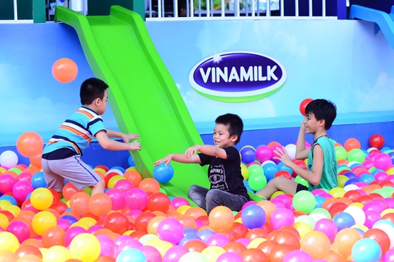 Tưng[-]bừng[-]các[-]hoạt[-]động[-]vì[-]"Niềm[-]vui[-]uống[-]sữa[-]ở[-]trường"[-]nhân[-]dịp[-]1/6